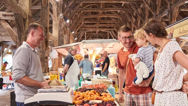 Questembert - Les Halles Marché - Famille