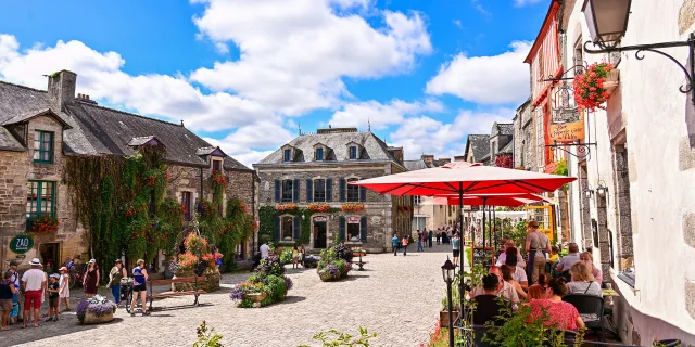 Terrasse Place Du Puits Rochefort En Terre Loic Kersuzan Morbihan Tourisme