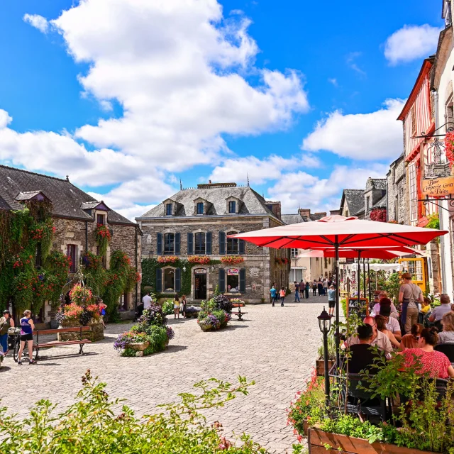 Terrasse Place Du Puits Rochefort En Terre Loic Kersuzan Morbihan Tourisme